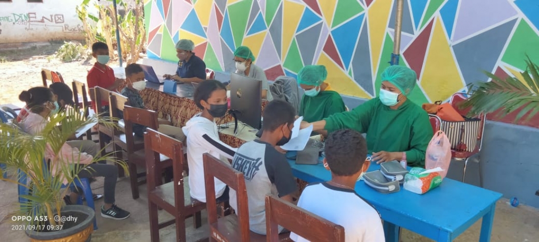 KEGIATAN VAKSIN COVID-19 DI SMP 13 KOTA KUPANG